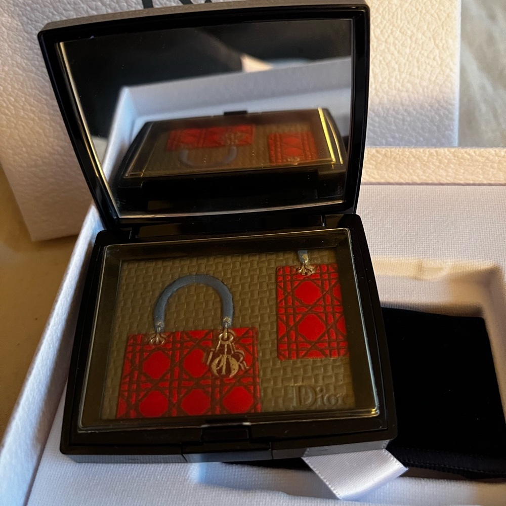 RARE- Lady Dior eyeshadow compact!